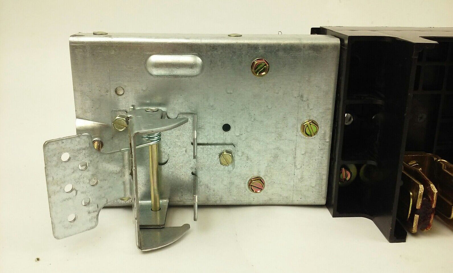 GE SPECTRA SERIES AMC6EB CIRCUIT BREAKER MODULE, 300A, 600V, 6P, USED