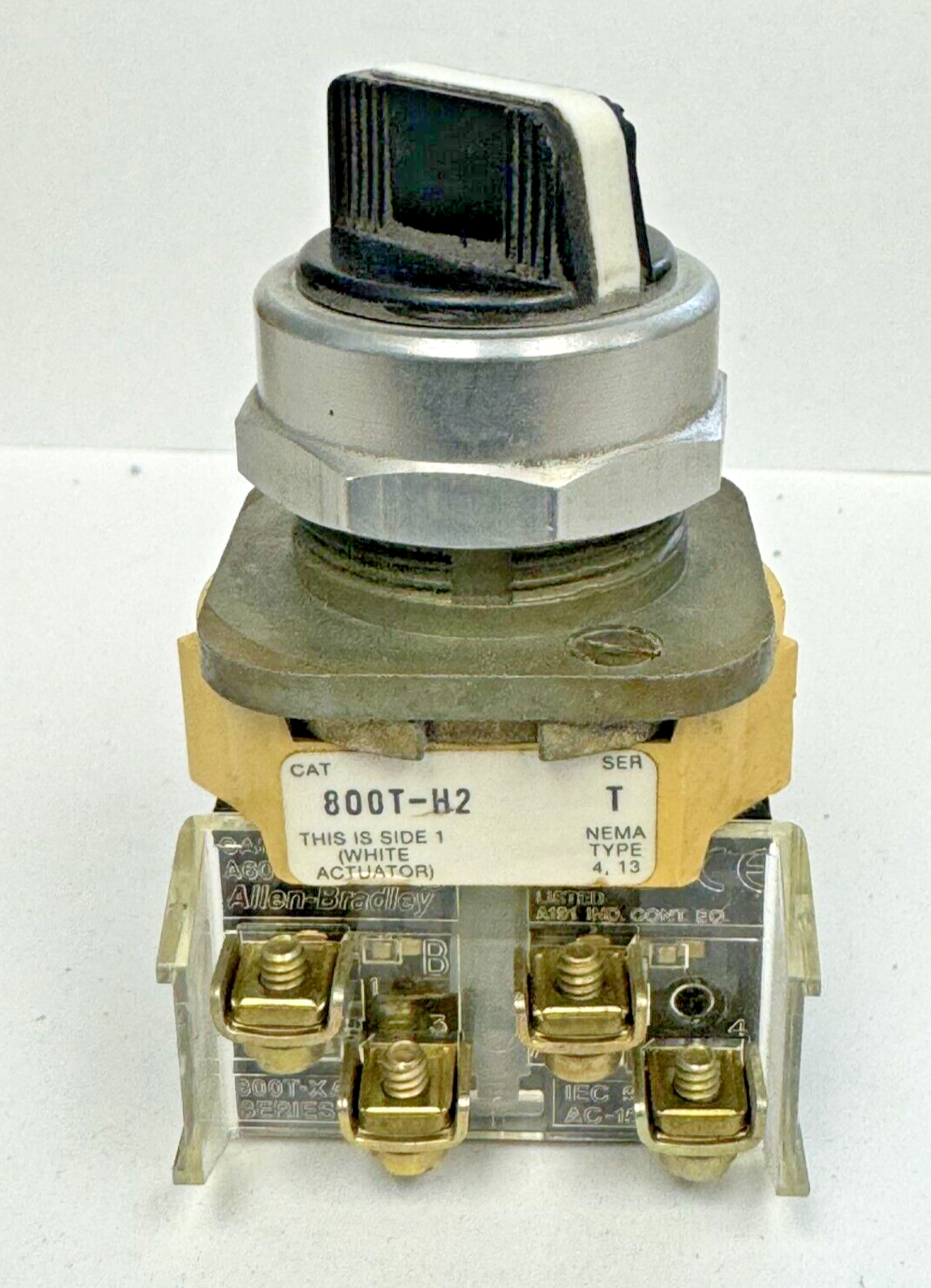 ALLEN-BRADLEY - 800T-H2 SER. T - SELECTOR SWITCH W/ CONTACT BLOCK