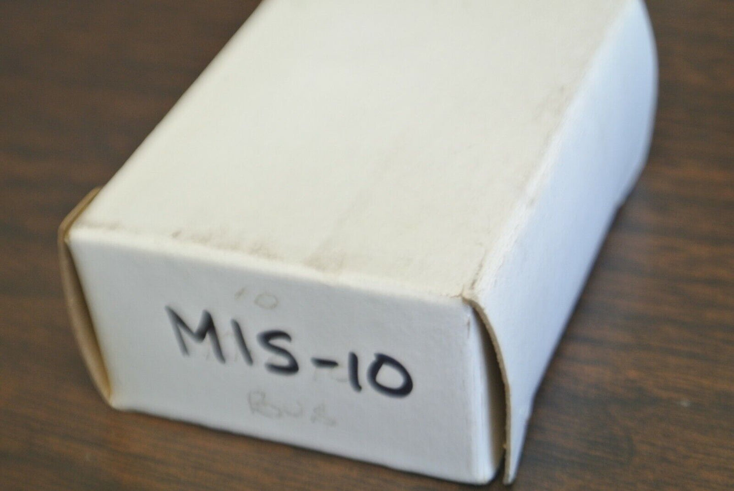 BOX of 10 / BUSS MIS-10 ACTUATOR FUSE / 10A / 600VAC / 250VDC / NEW SURPLUS