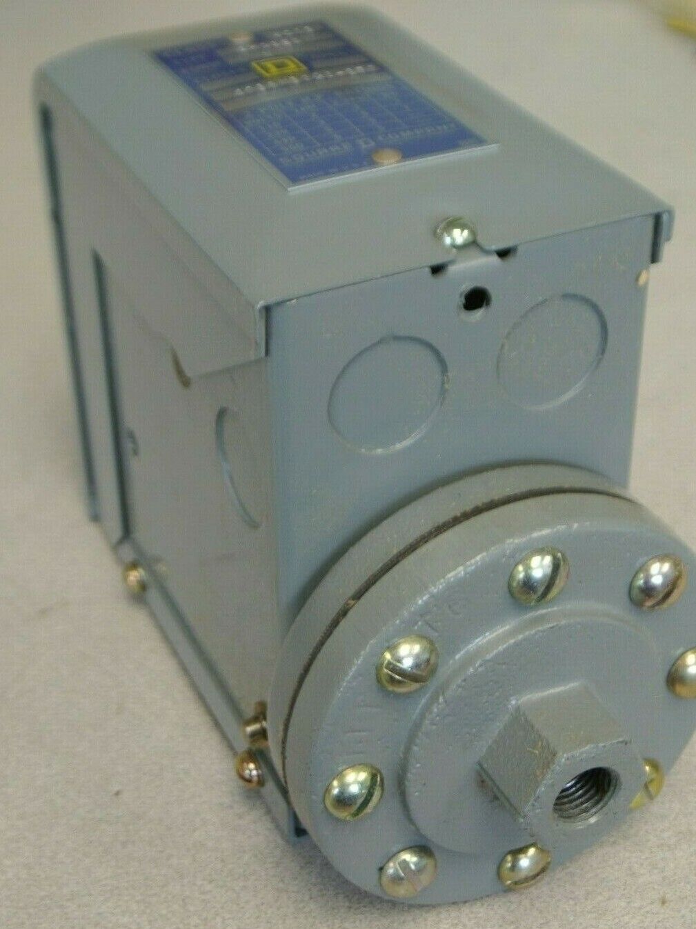 SQUARE D 9013 AHG-3 S4 PRESSURE SWITCH / CLOSE 425 / OPEN 500 / NEW SURPLUS