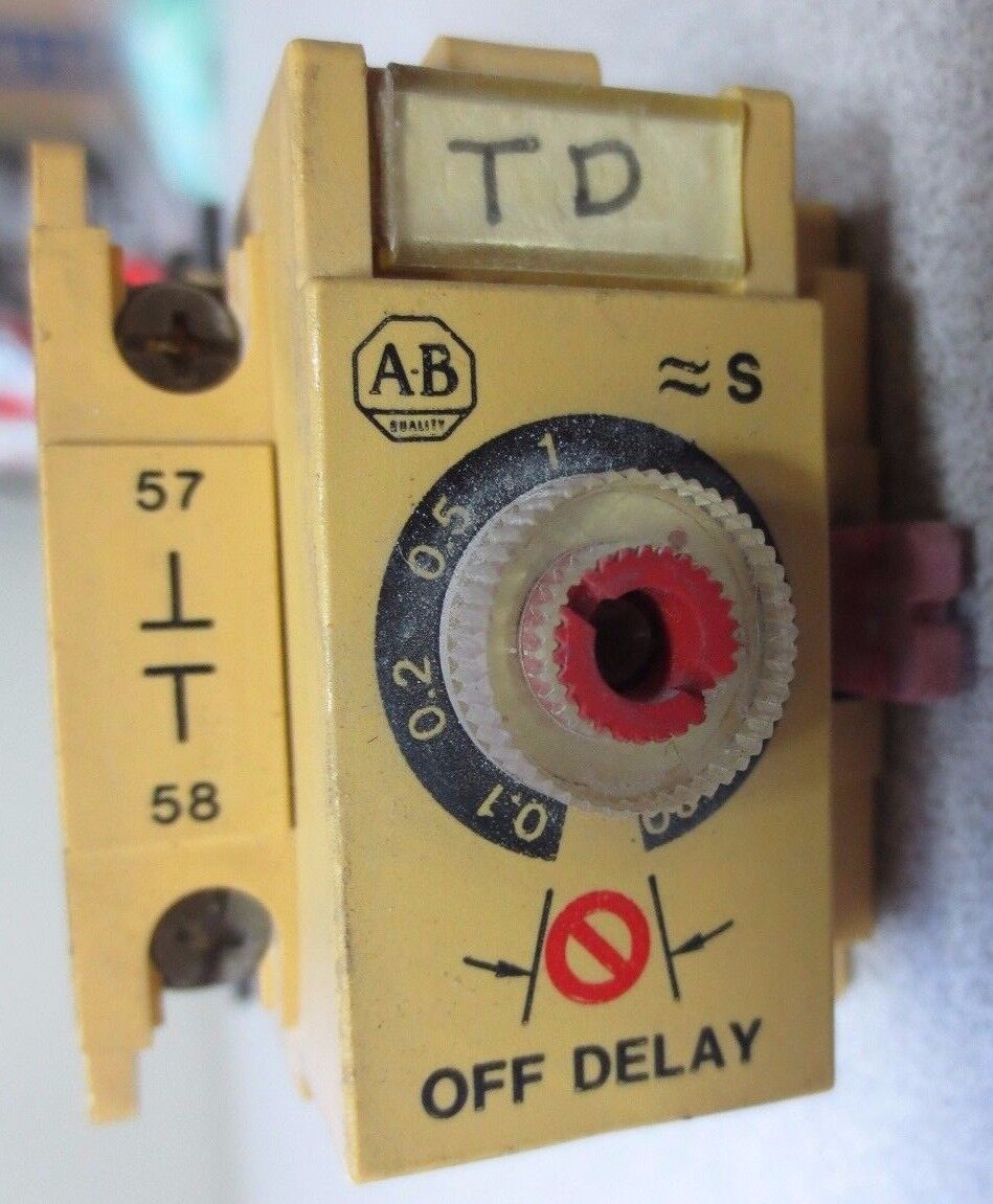 ALLEN-BRADLEY 700-F400A1 Ser. B - RELAY, 120/110 VAC w/ 196-FTB TIMER