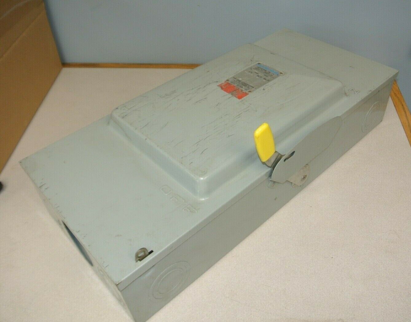 CROUSE-HINDS GH424N GENERAL DUTY FUSIBLE SAFETY SWITCH / 240V / 200A / 60HP MAX