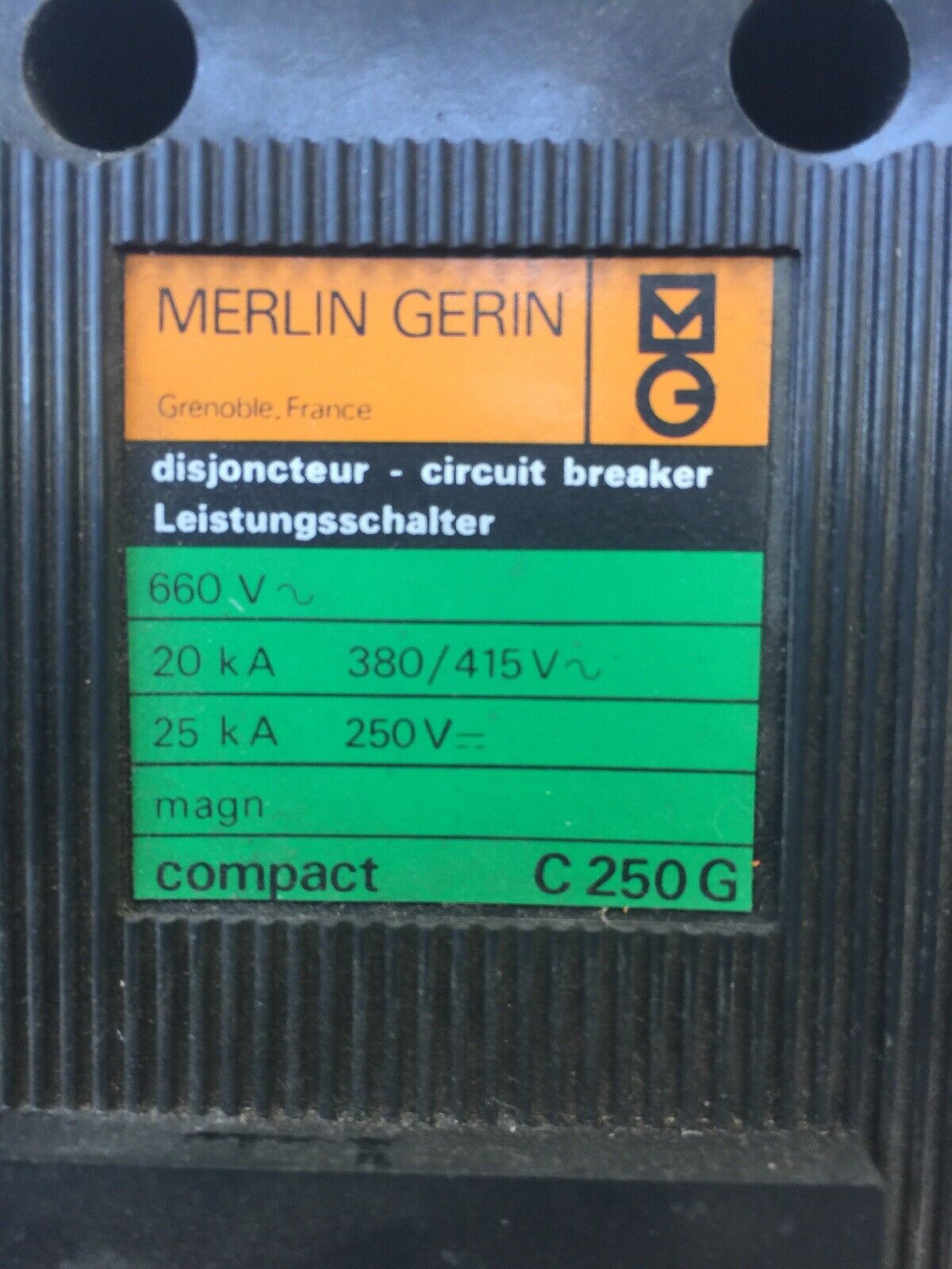MERLIN GERIN C250G CIRCUIT BREAKER COMPACT 600VAC 250VDC 3 POLE 250A