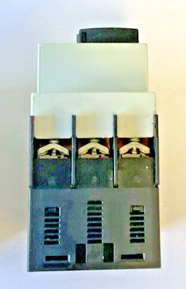 SIEMENS 3RV1021-0JA10 CIRCUIT BREAKER MOTOR CONTROL 12A 240V****LOTOF3****