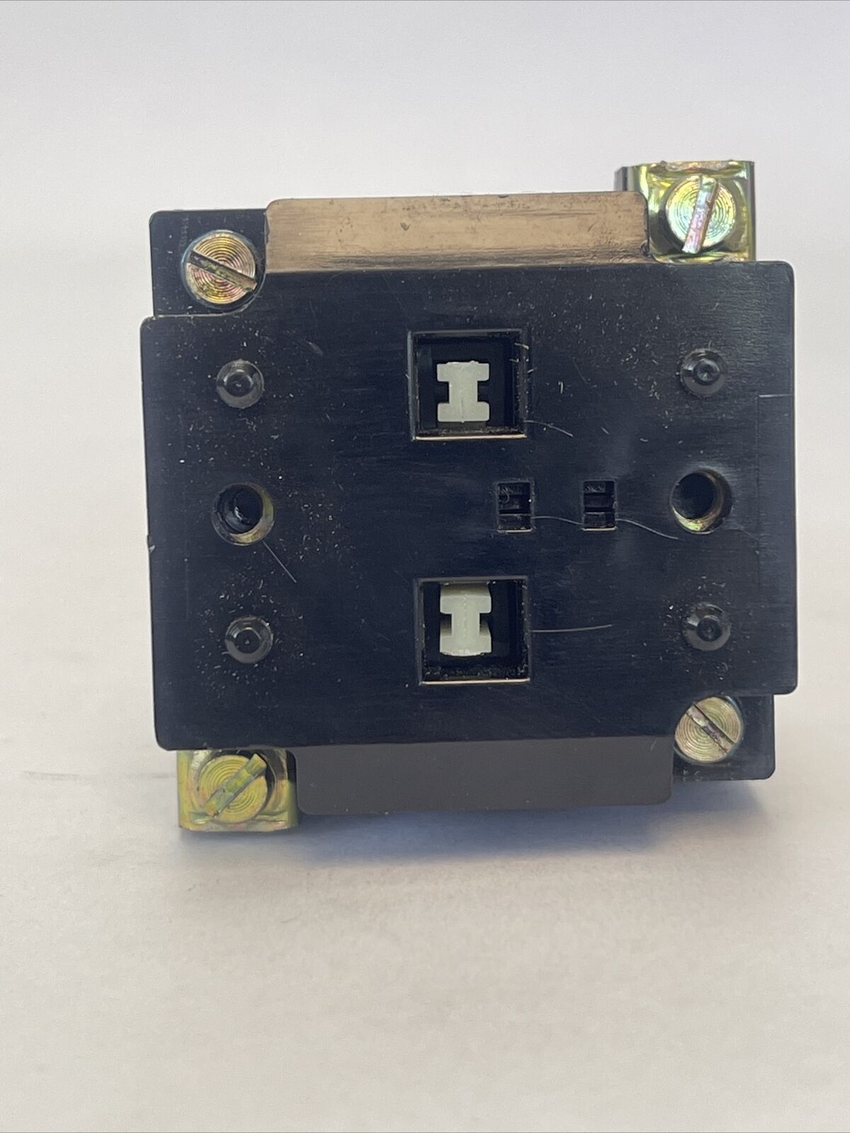 SYLVANIA CLARK BUL. 100T-PPLT1R ILLUMINATED PUSHBUTTON 120V 50/60HZ
