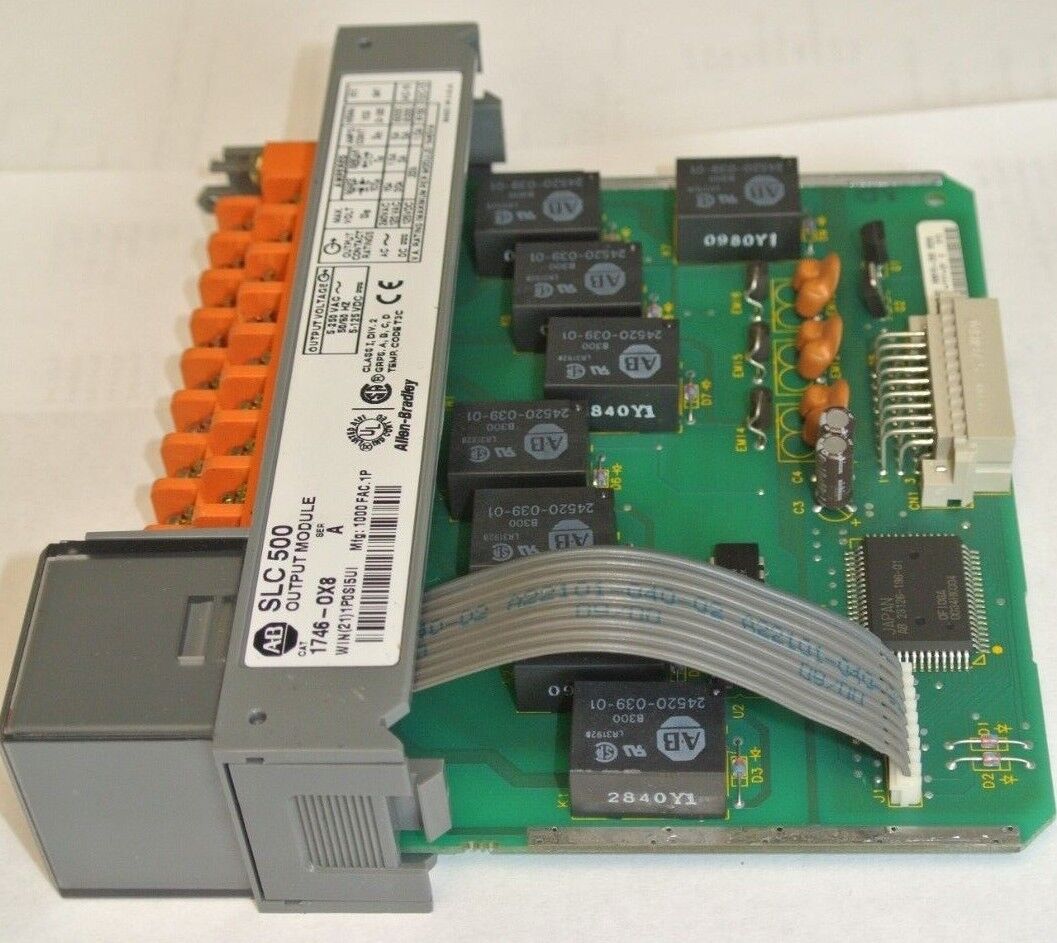 ALLEN-BRADLEY 1746-OX8 Ser. A- SLC500 OUTPUT MODULE 5-250VAC, 5-125VDC NO COVER
