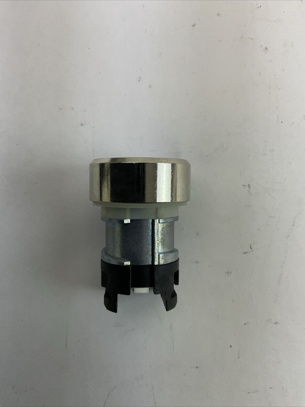 SIEMENS 3SB3 647-0AA61 WHITE ILLUMINATED PUSH BUTTON 24V