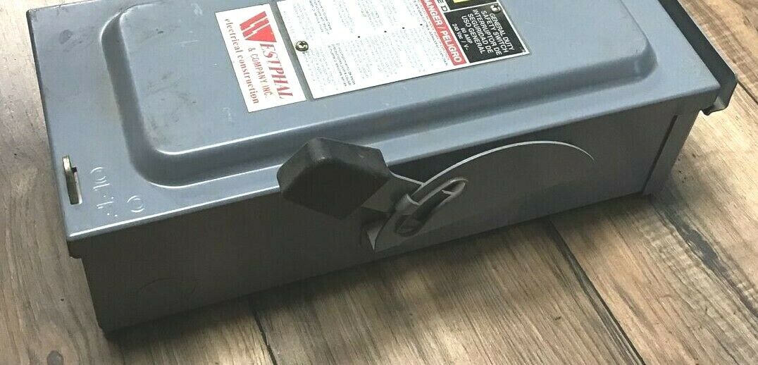SQUARE D D222NRB SAFETY SWITCH 240VAC 60AMP SER.F01 TYPE3R (NO NEUTRAL)