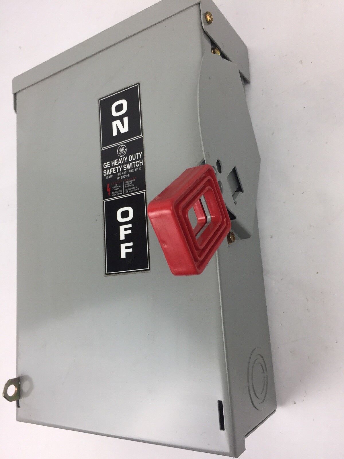GE TH2261RDC HEAVY DUTY SAFETY SWITCH 2 POLE 2 WIRE 30 AMP VOLTS: 600VDC/250VDC