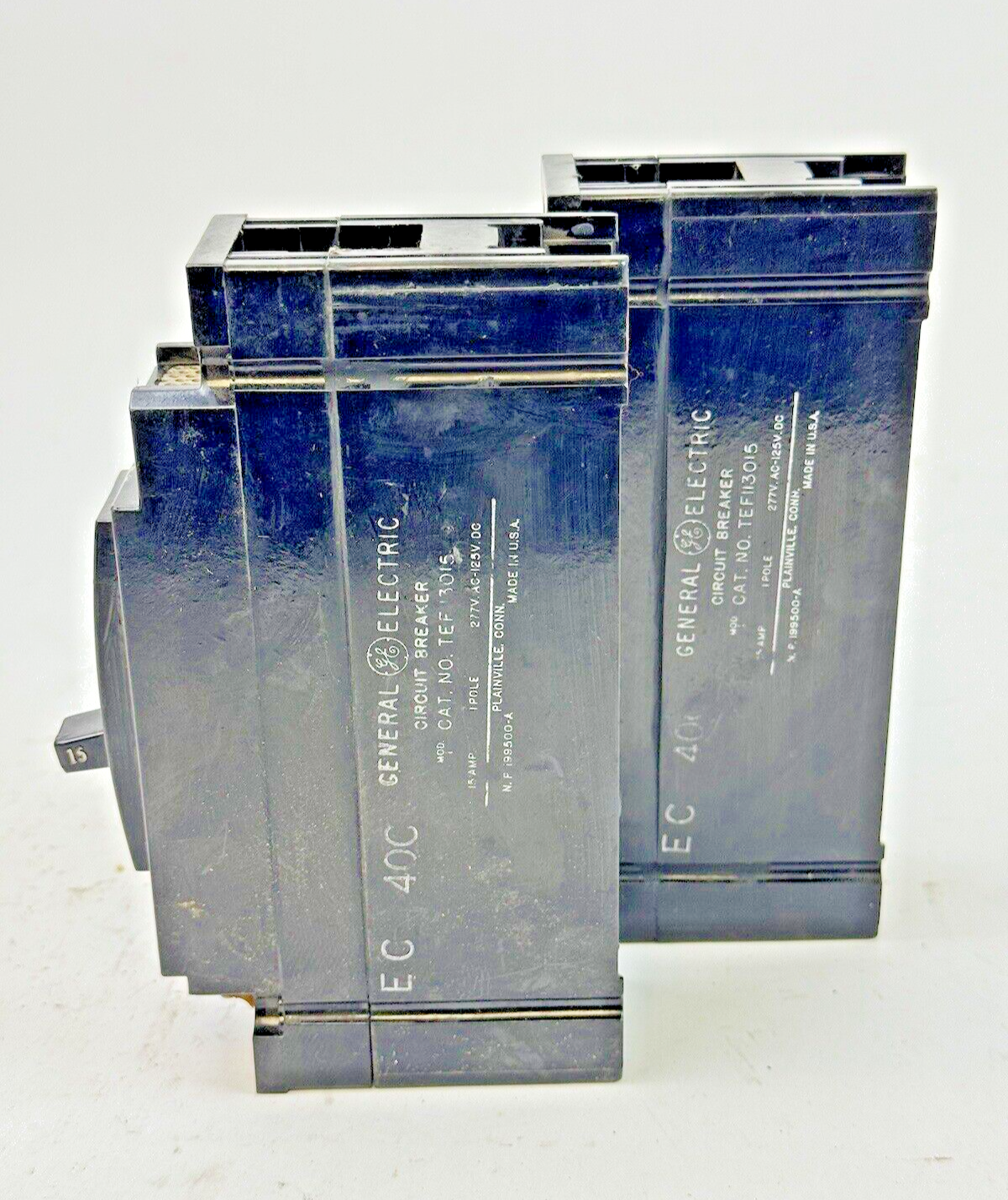GE **LOT OF 2** - TEF113015 - CIRCUIT BREAKER - 1 POLE/15A/277 VAC