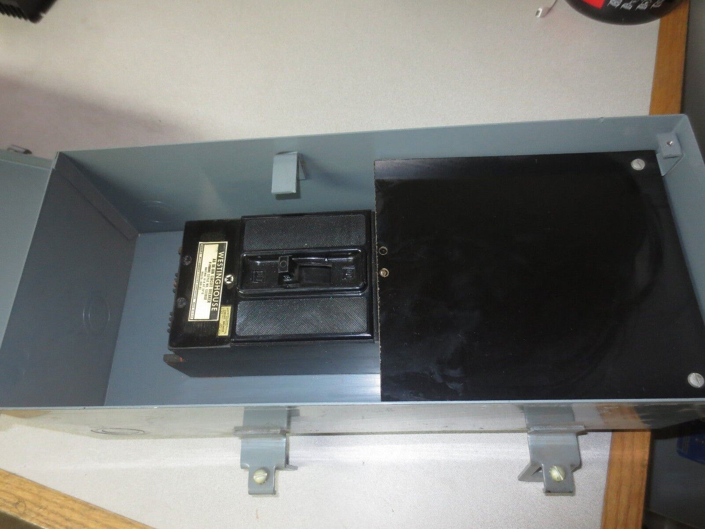 WESTINGHOUSE 1470597 TYPE CBP CIRCUIT BREAKER & ENCLOSURE