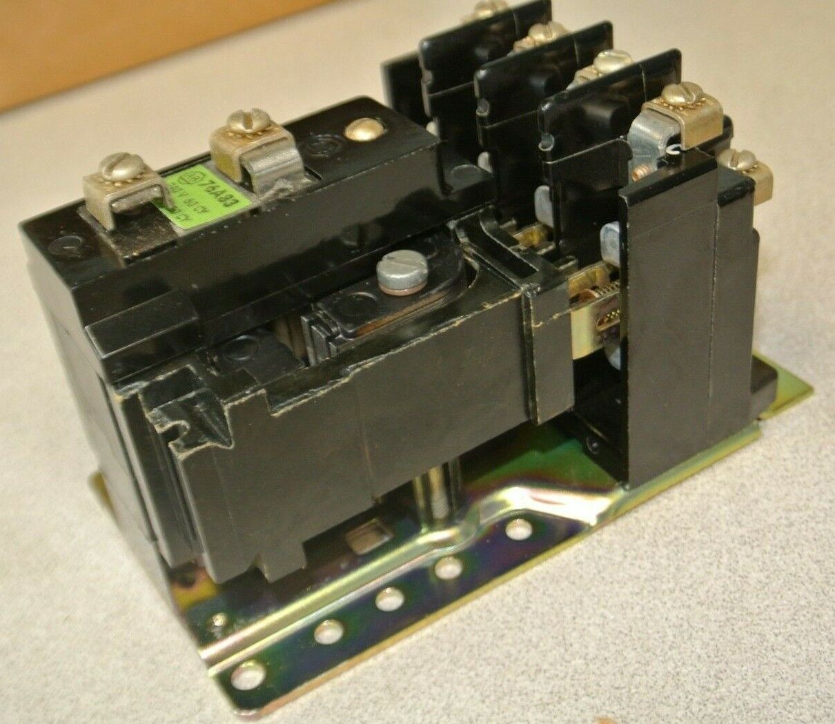 ALLEN-BRADLEY 700-BR400A2 TYPE BR AC RELAY / 240V, 60Hz / 4 N.O. / NEW SURPLUS