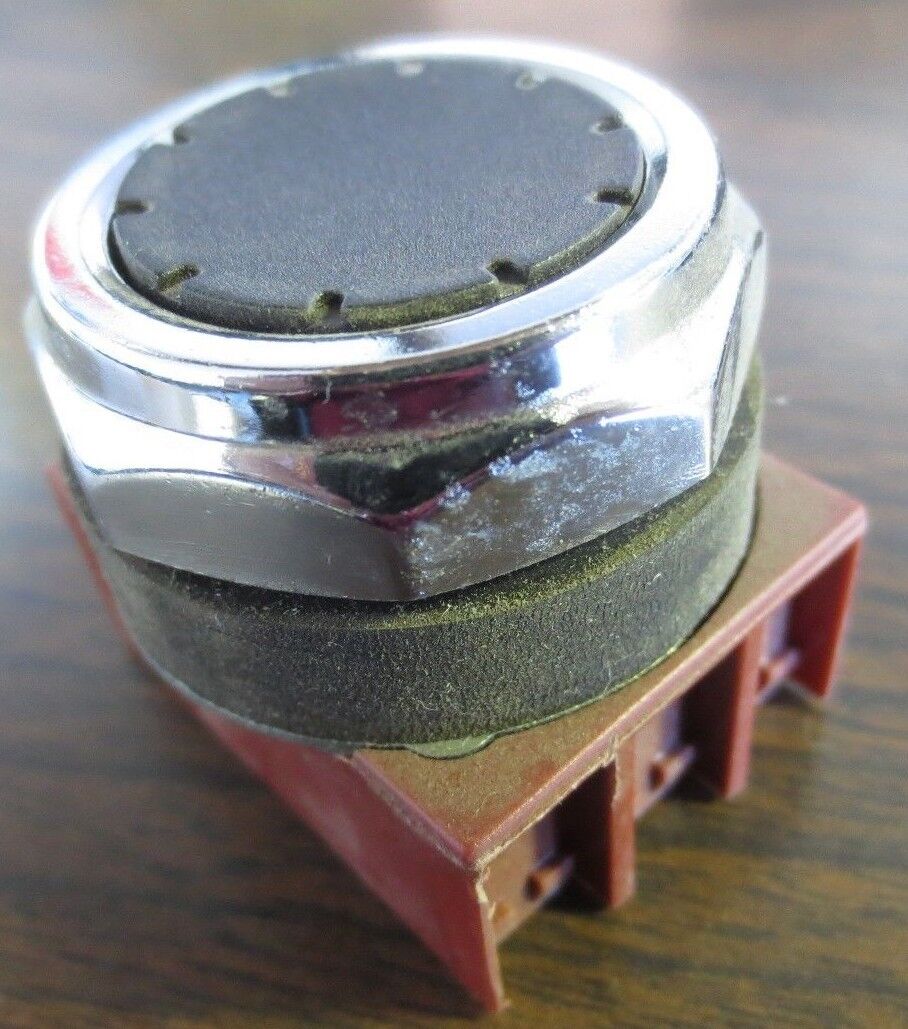 SIEMENS 3SB03-PFB11 PUSHBUTTON, 30mm, FLUSH, BLACK - NEW SURPLUS