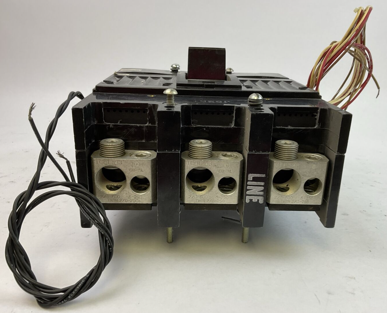 GE TJK436Y400 MOLDED CASE SWITCH 400A 3P 600VAC W/ SHUNT TRIP & AUXILIARY SWITCH