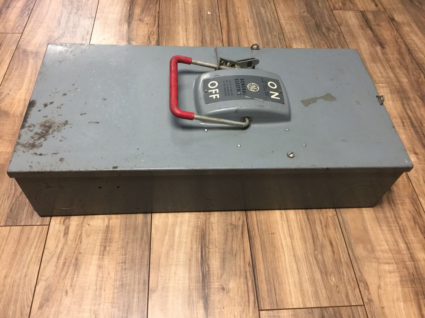 GE TH4324 SAFETY SWITCH 200AMP 4 SN POLE 240VAC 60HP 3PH MODEL 1