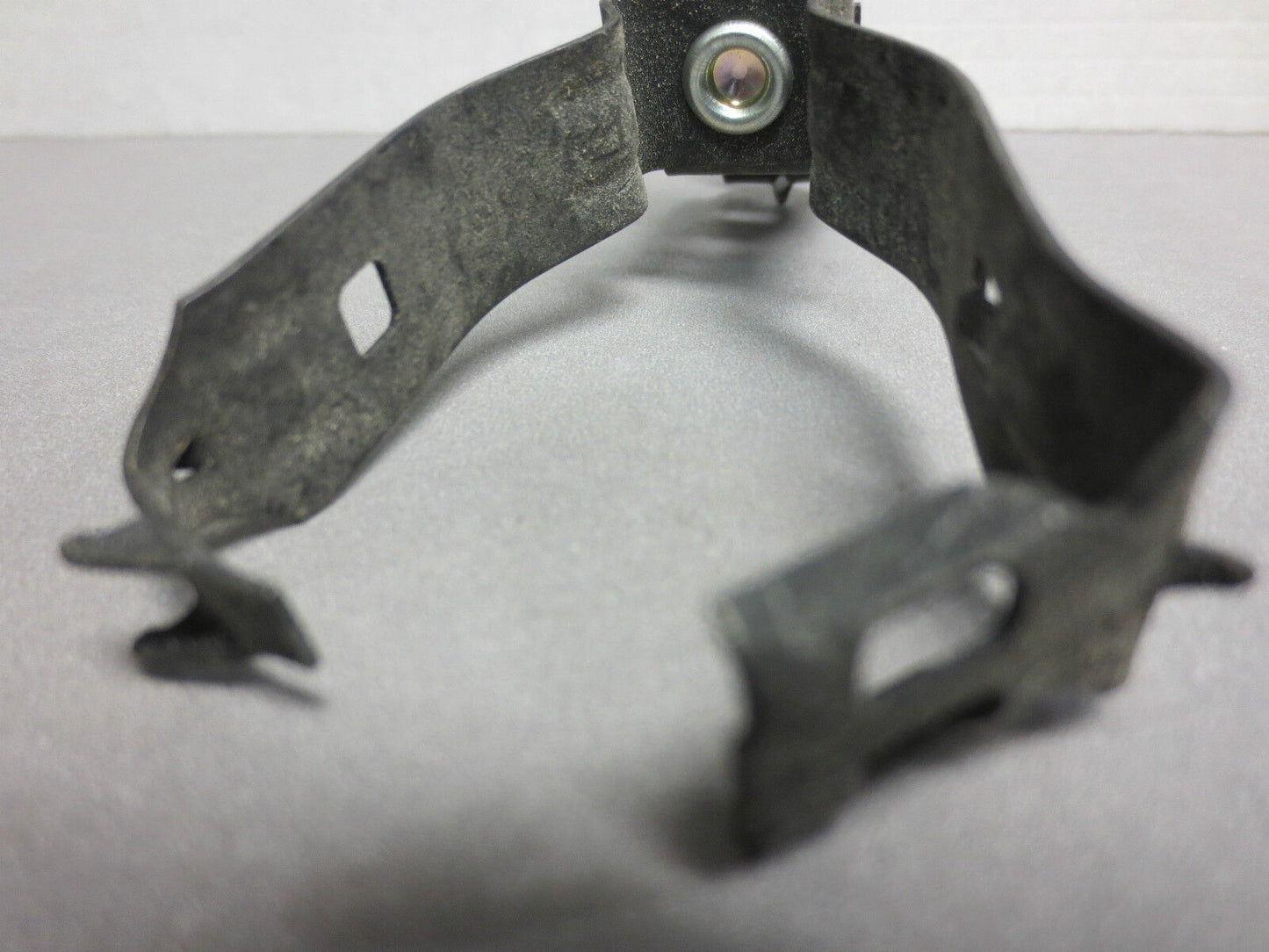 COOPER B-LINE BG-16-G-8-12 CONDUIT TRAPEZE FASTENERS NEW LOT of approx. 80
