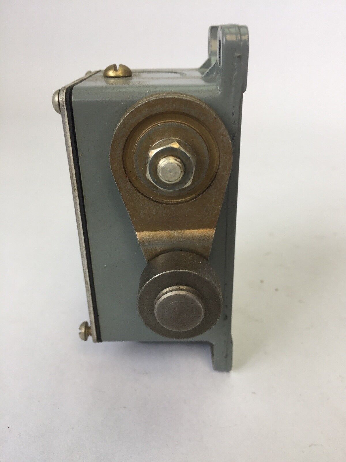 ALLEN BRADLEY 801-ASB11 LIMIT SWITCH ROLLER LEVER 600V AC/DC NC CONTACT