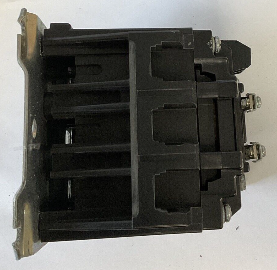 ALLEN BRADLEY 500-COD930 CONTRACTOR NEMA SIZE 2 SER.B 600VAC 25HP 45A