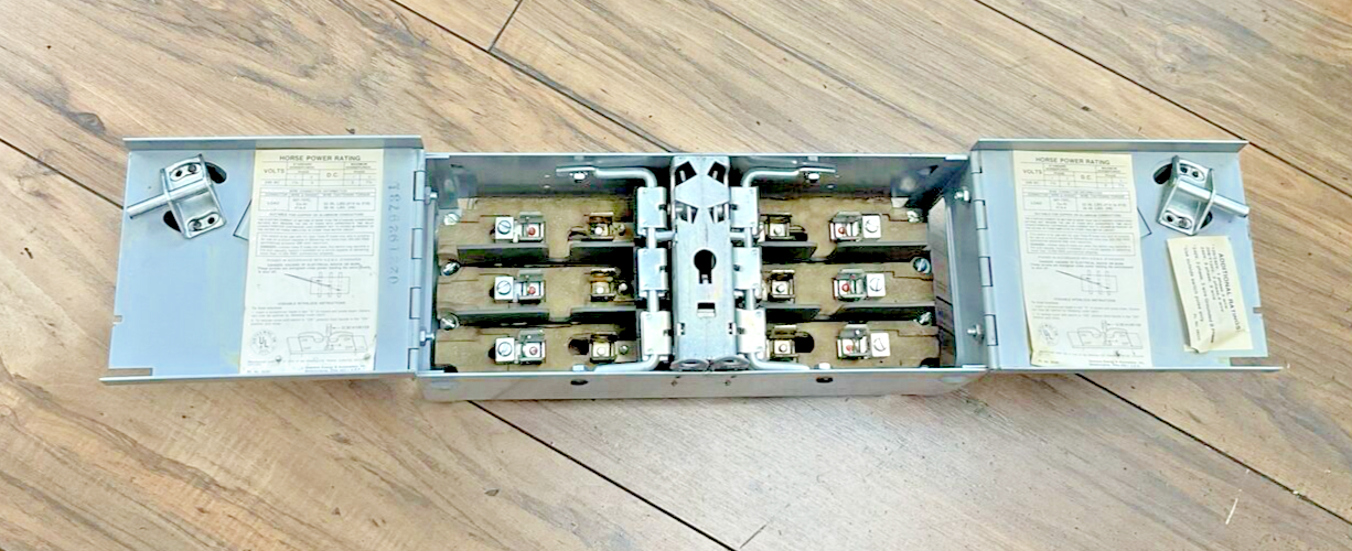 ITE SIEMENS V2B3211R VACU-BREAK PANELBOARD SWITCH SER.A 240V 30A 3POLE 3PH