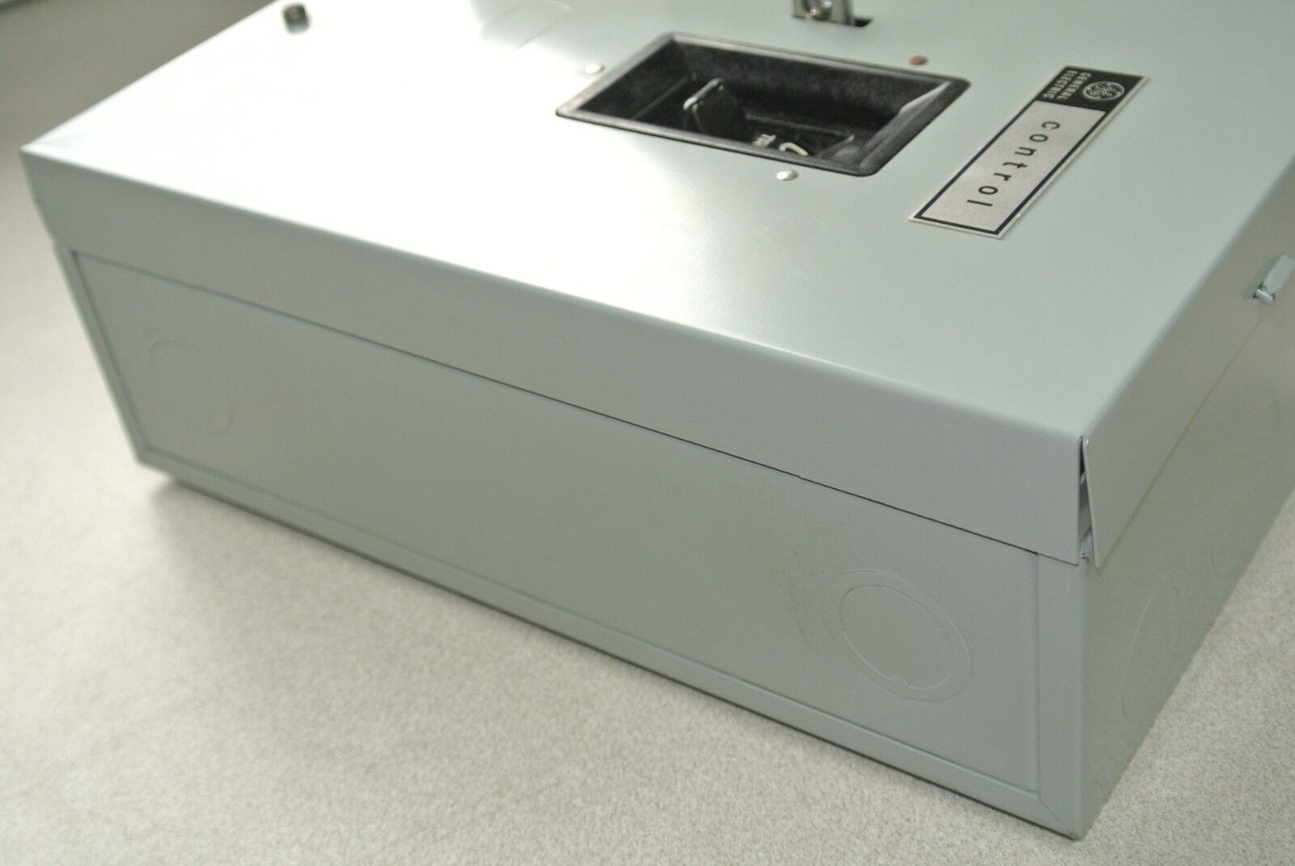 GE CR1062S5A - MANUAL MOTOR STARTER / TOGGLE SWITCH in ENCLOSURE / NEW SURPLUS