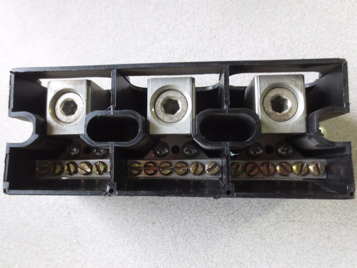 EATON / BUSSMANN EN63 TERMINAL BLOCK, 3-POLE - 285A, 600V