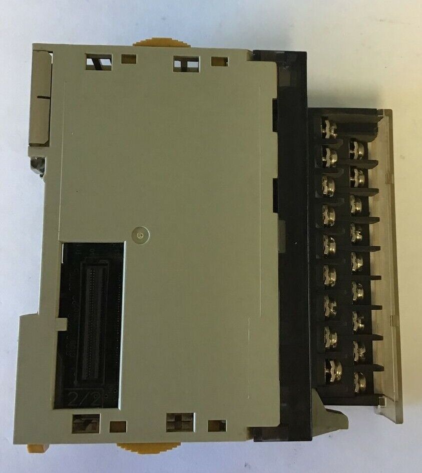 OMRON CJ1W-OC211 OUTPUT UNIT 250VAC 24VDC