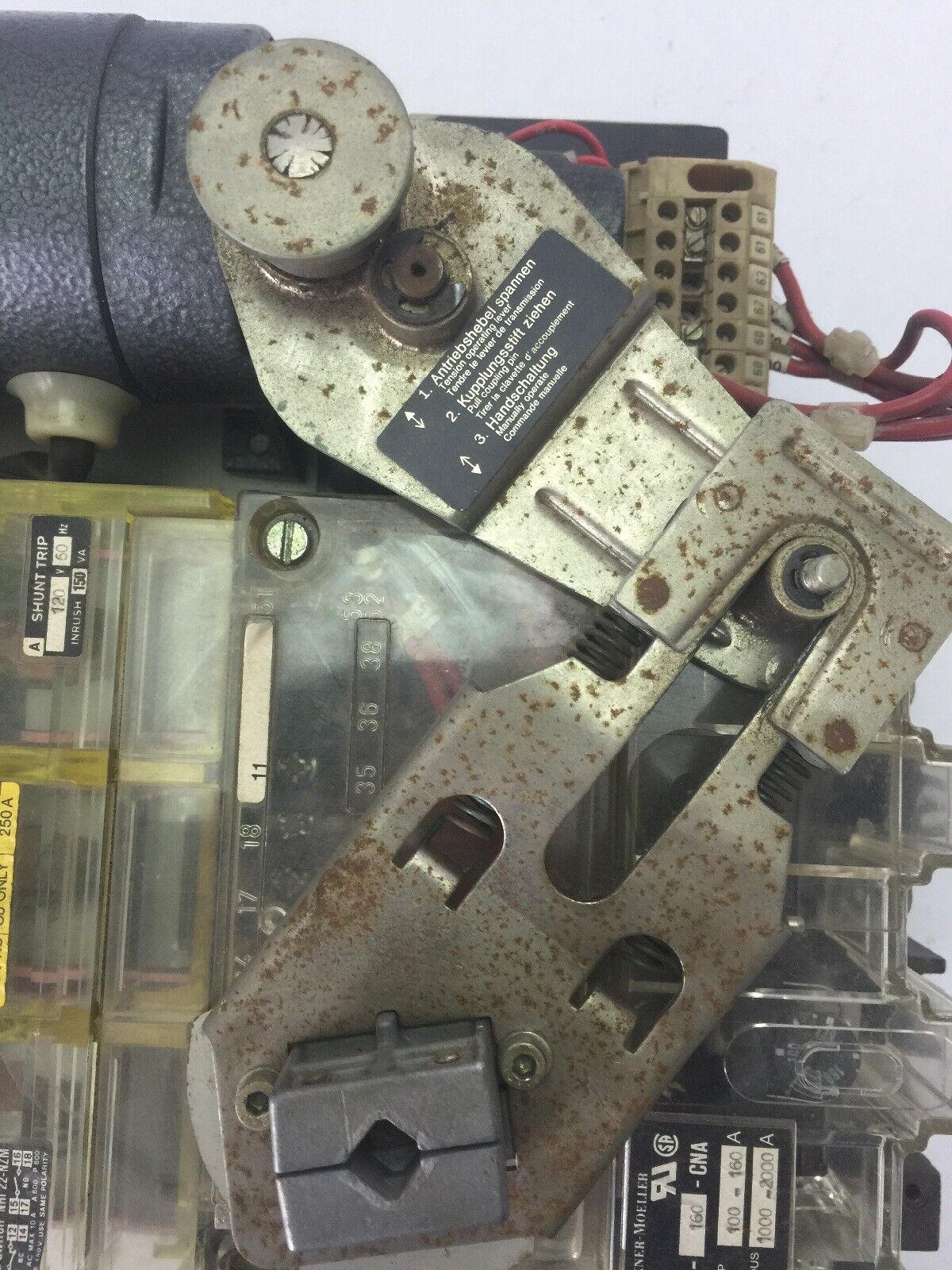KLOCKNER MOELLER NZM9-250 CIRCUIT BREAKER 600VAC 250A SHUNT TRIP 120V 60HZ M9