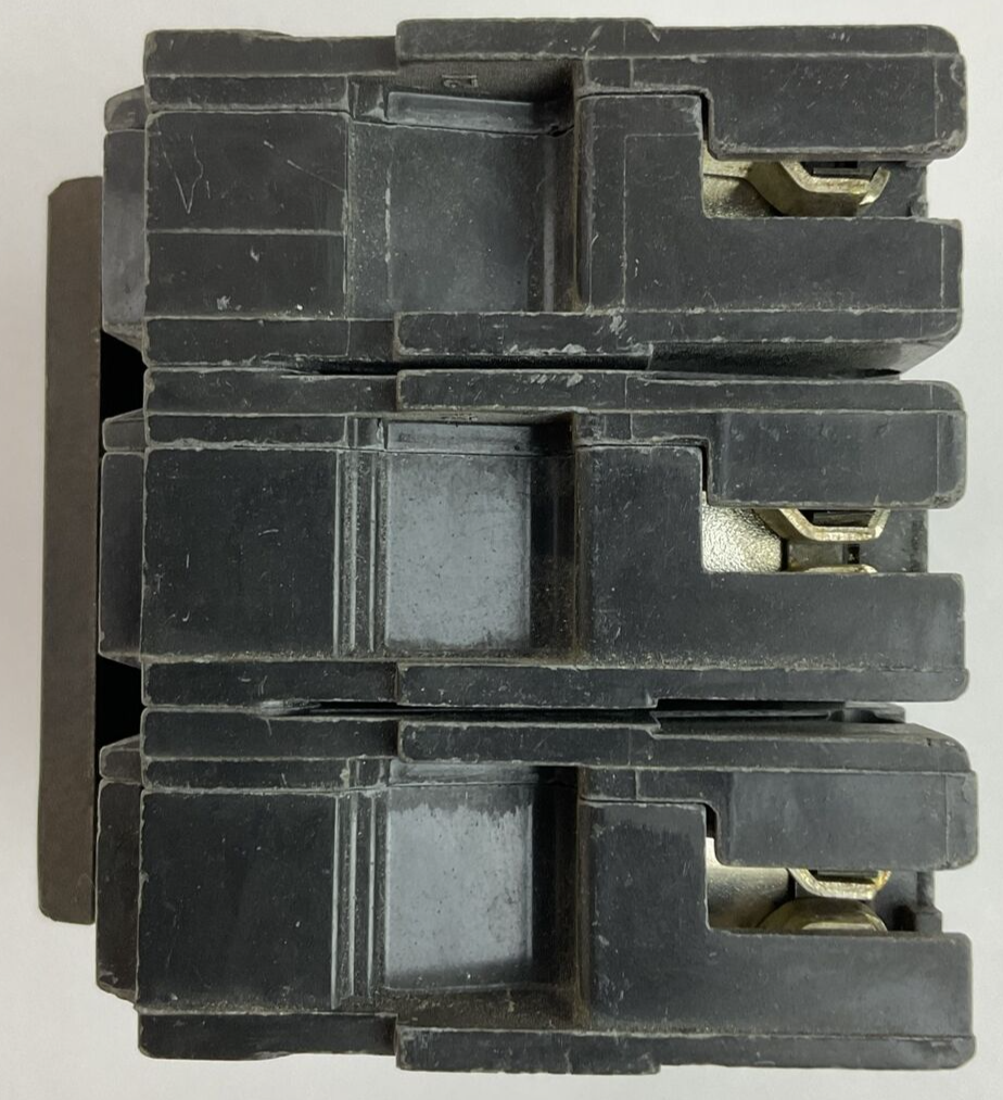 GE TYPE THHQL32045 45AMP 240VAC 3POLE CIRCUIT BREAKER