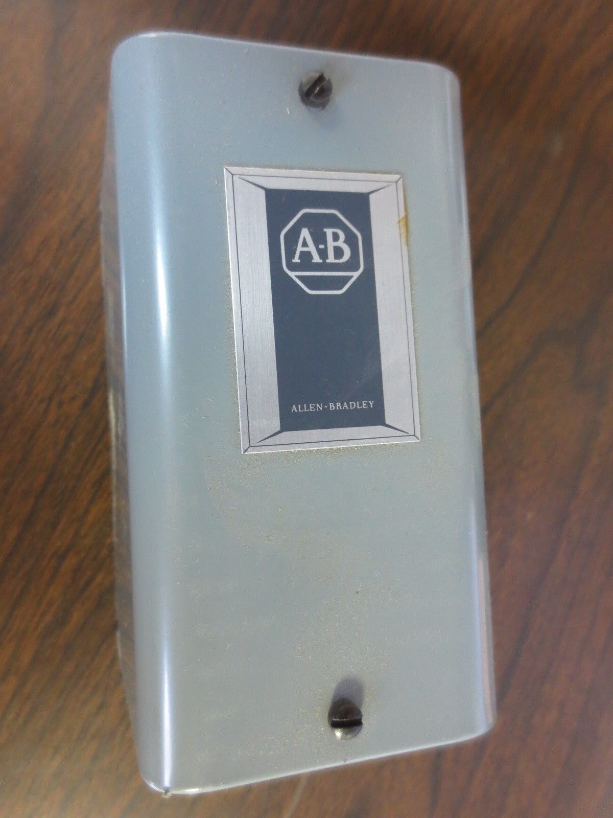 ALLEN-BRADLEY 700-C111A1 Ser. B TYPE C AC RELAY - NEW SURPLUS 120V, 2-POLE NO/NC