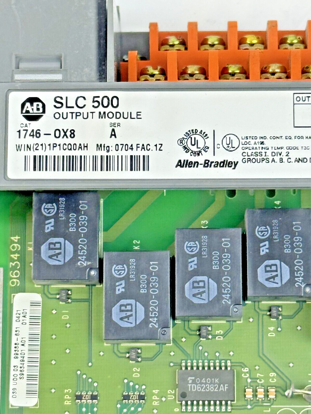 ALLEN-BRADLEY - 1746-OX8 SER A - SLC OUTPUT MODULE - 1746-0X8 **NO DOOR