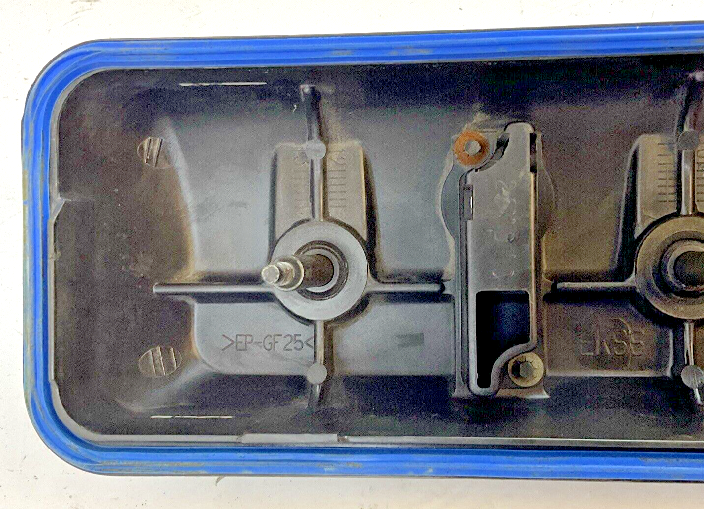 GM 12554256/12554257 VORTEC V6 VALVE COVER