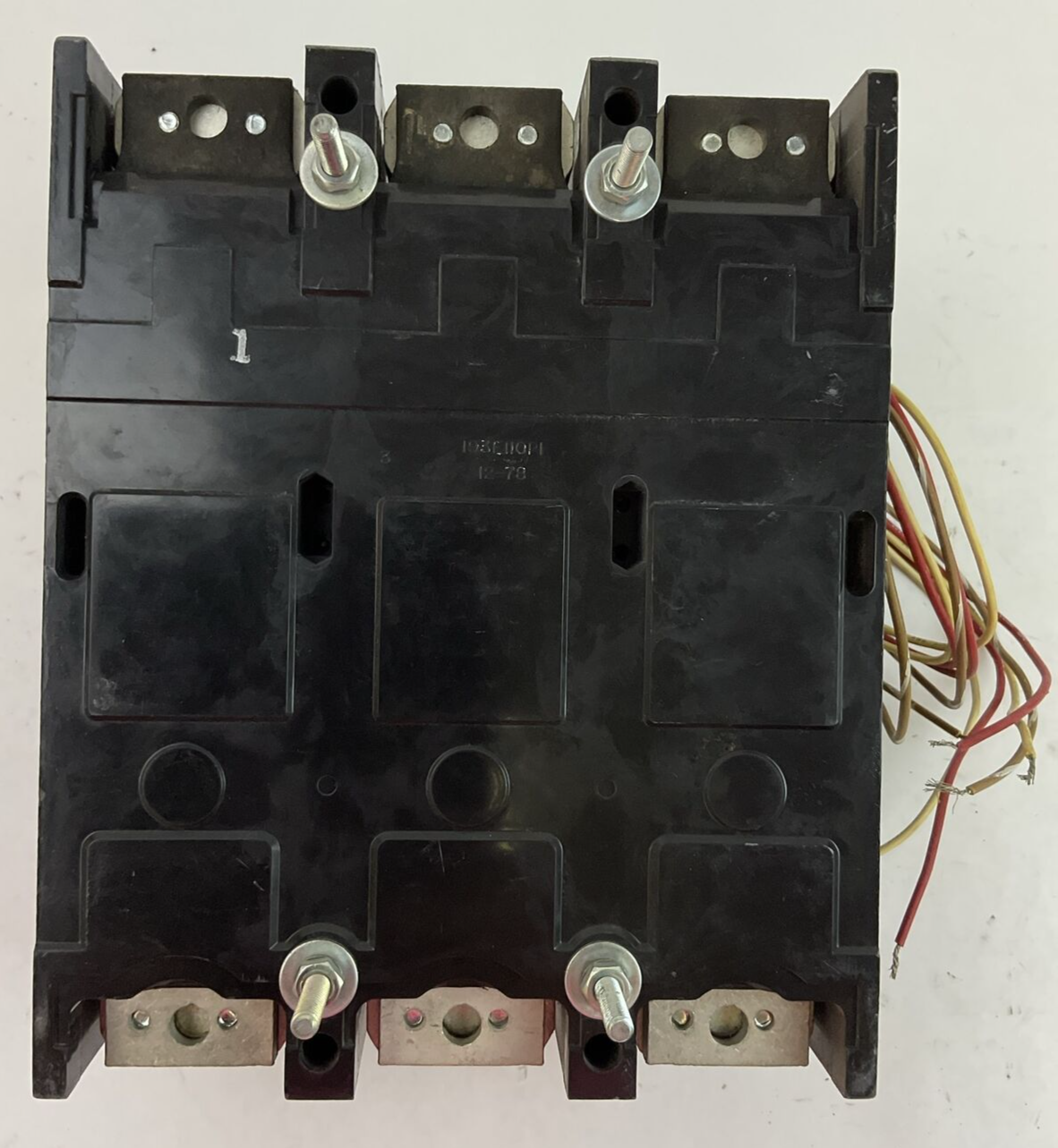 GE TJK436Y400 MOLDED CASE SWITCH 400A 3P 600VAC W/ SHUNT TRIP & AUXILIARY SWITCH