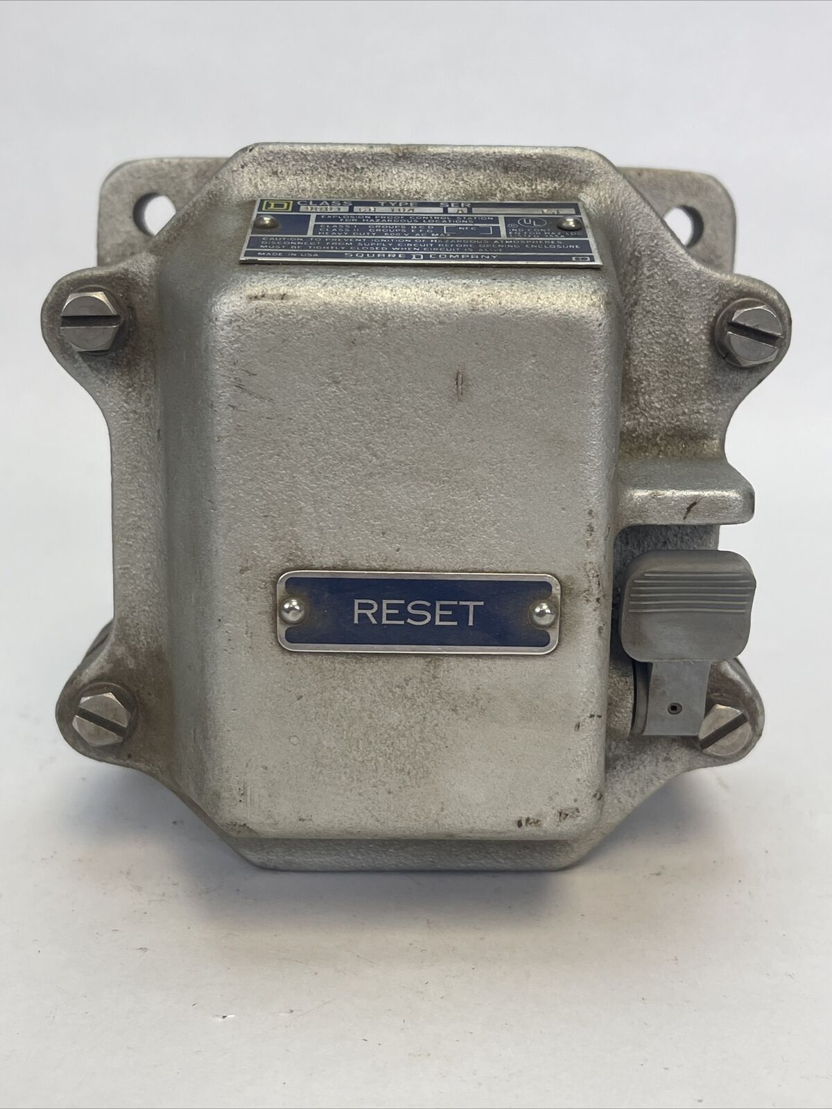 SQUARE D CLASS 9001 TYPE GR-104 SER A PUSHBUTTON RESET STATION 600VAC