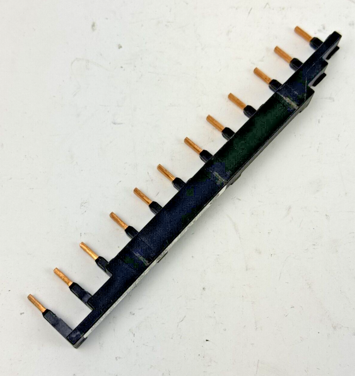 ALLEN-BRADLEY 140M-C-W454N SER. A E - COMPACT BUS BAR - 600 VAC MAX