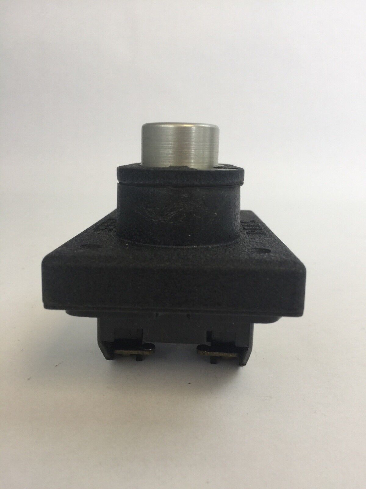 REES 01301-000 PUSHBUTTON SWITCH 600VAC 250VDC SAME POLARITY ONLY