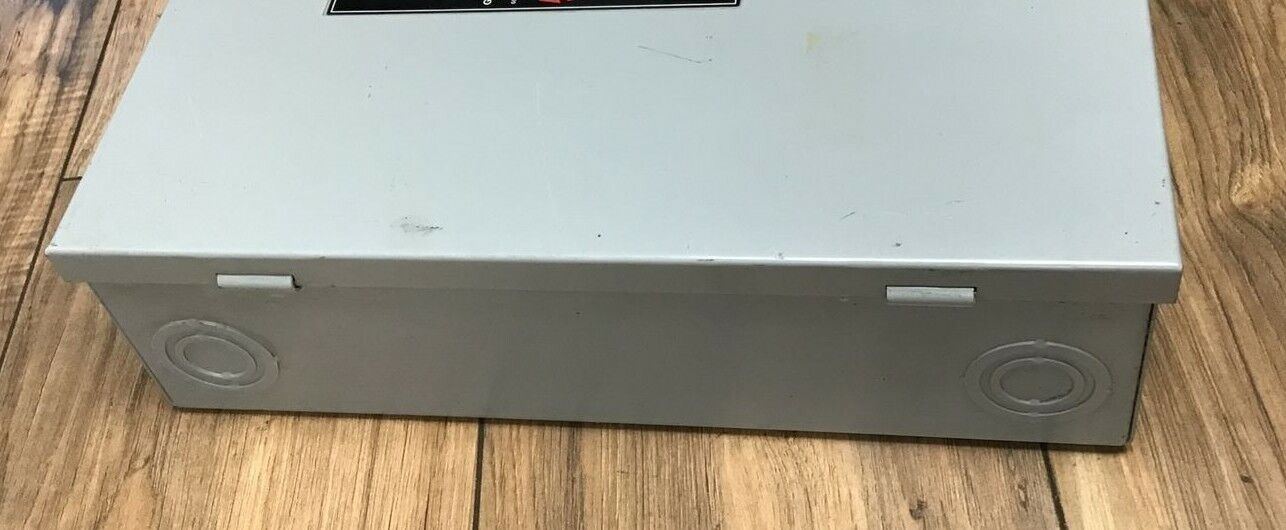 GE TGN3322 SAFETY SWITCH MODEL 8 240VAC/250VDC 60A TYPE 1 NON FUSIBLE 15HP
