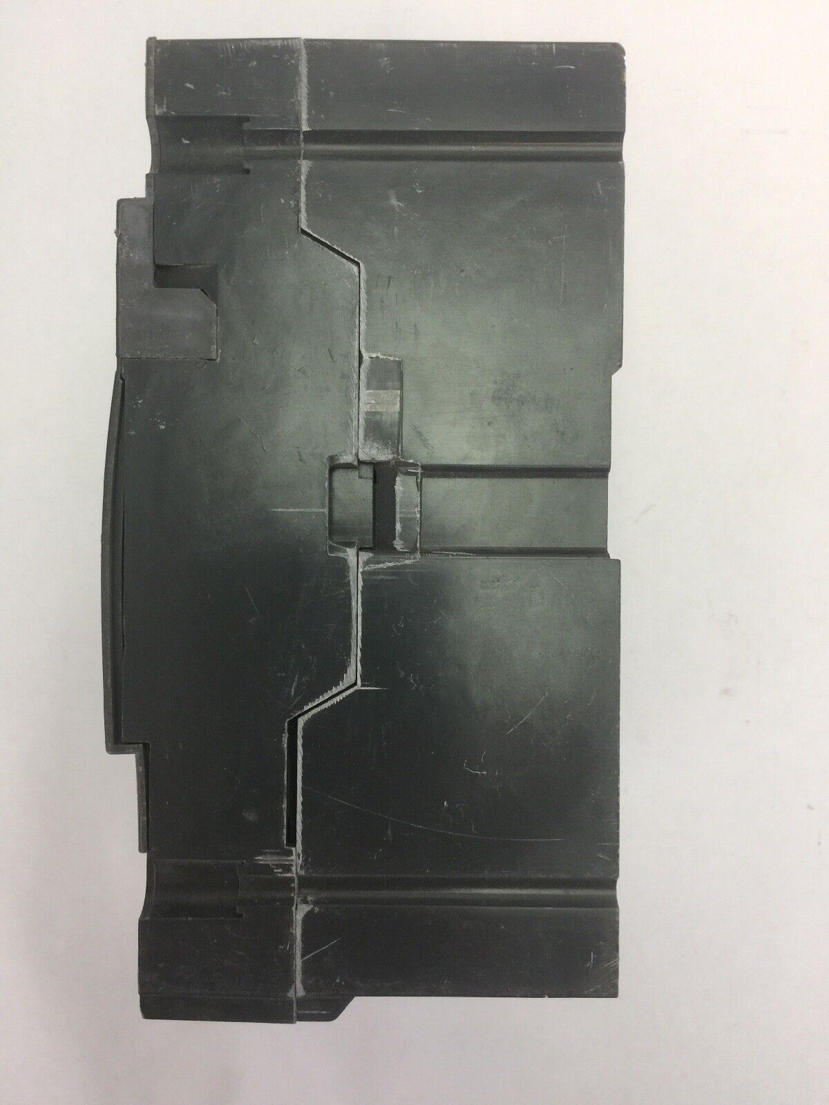 GE SEHA24AT0030 HI-BREAK CIRCUIT BREAKER 480VAC 30A 2P SPECTRA RMS NO TRIP UNIT