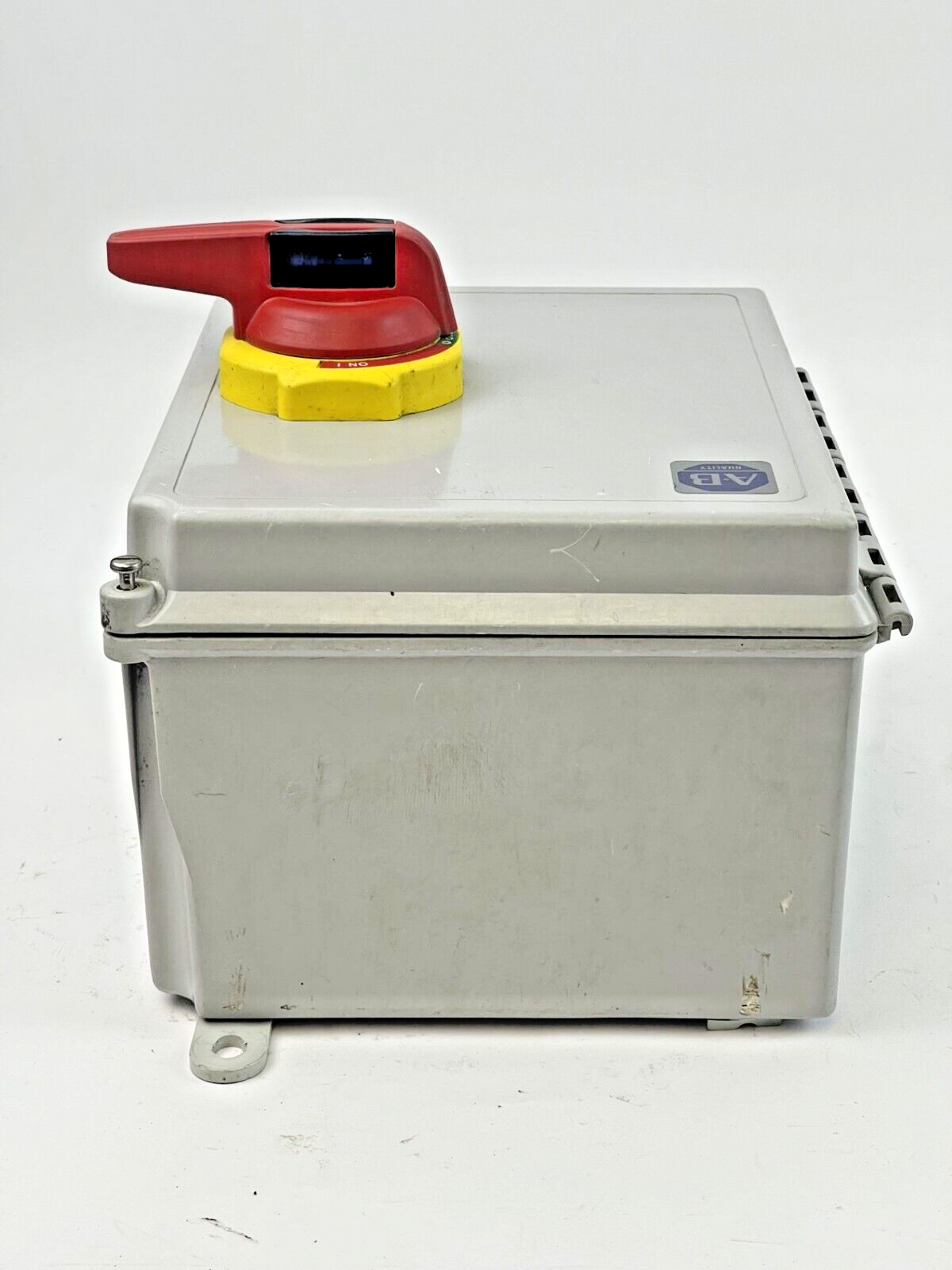 ALLEN-BRADLEY - 194R-KC30-1753-PY SER.B - ENCLOSED MOLDED CASE SWITCH REV. 6-74