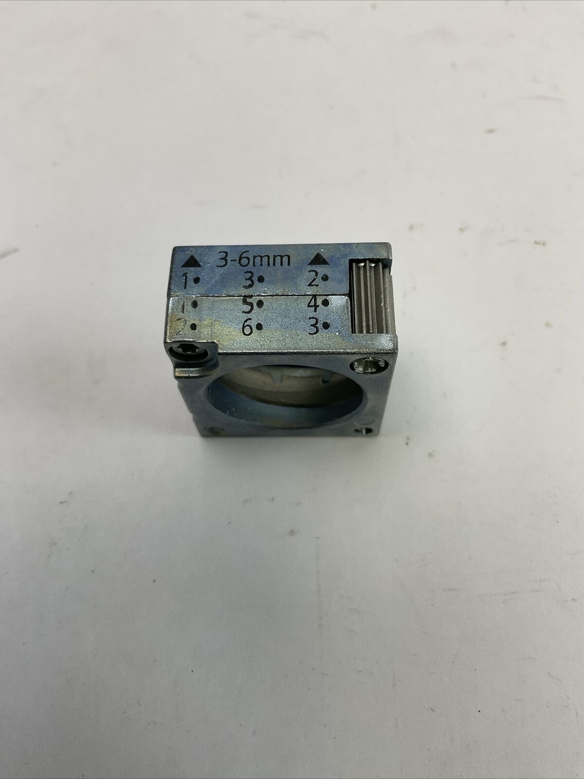 SIEMENS 3SB3 647-0AA61 WHITE ILLUMINATED PUSH BUTTON 24V