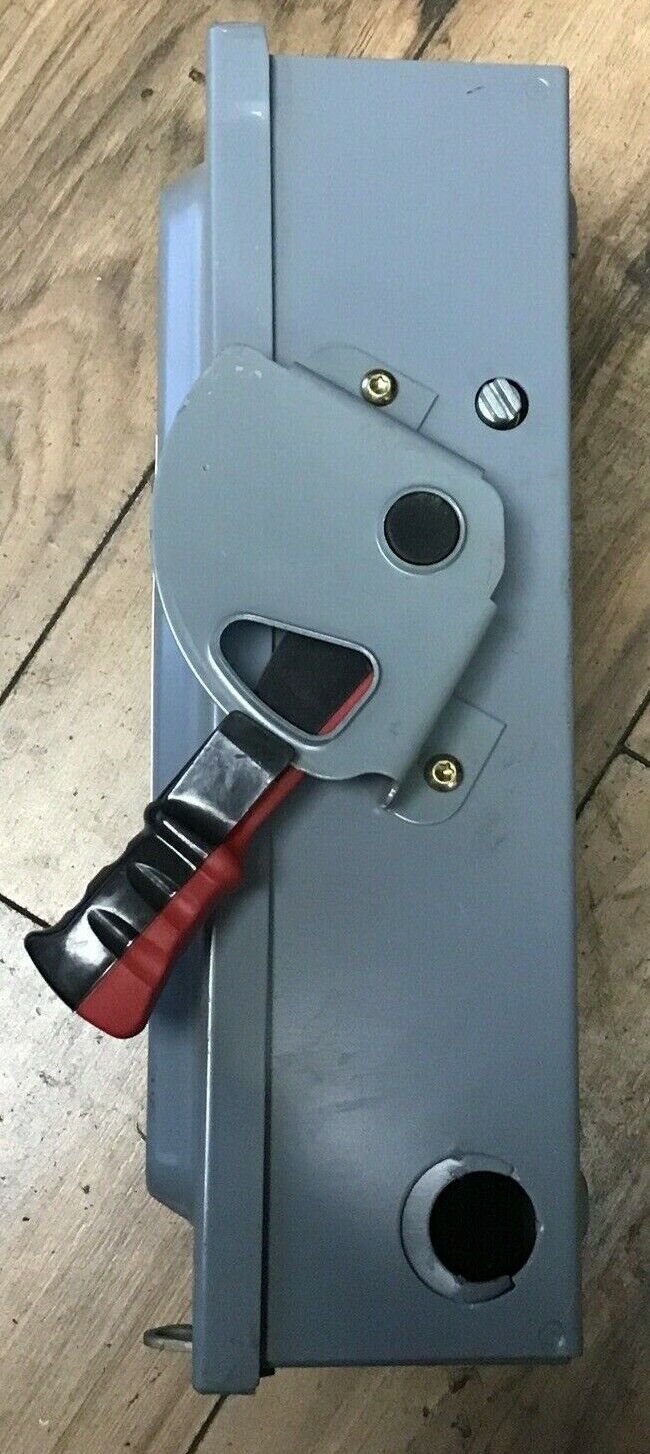 SQUARE D HU361 SAFETY SWITCH SER.F05 30A TYPE1 ENCLOSURE NON FUSIBLE 600VAC/VDC