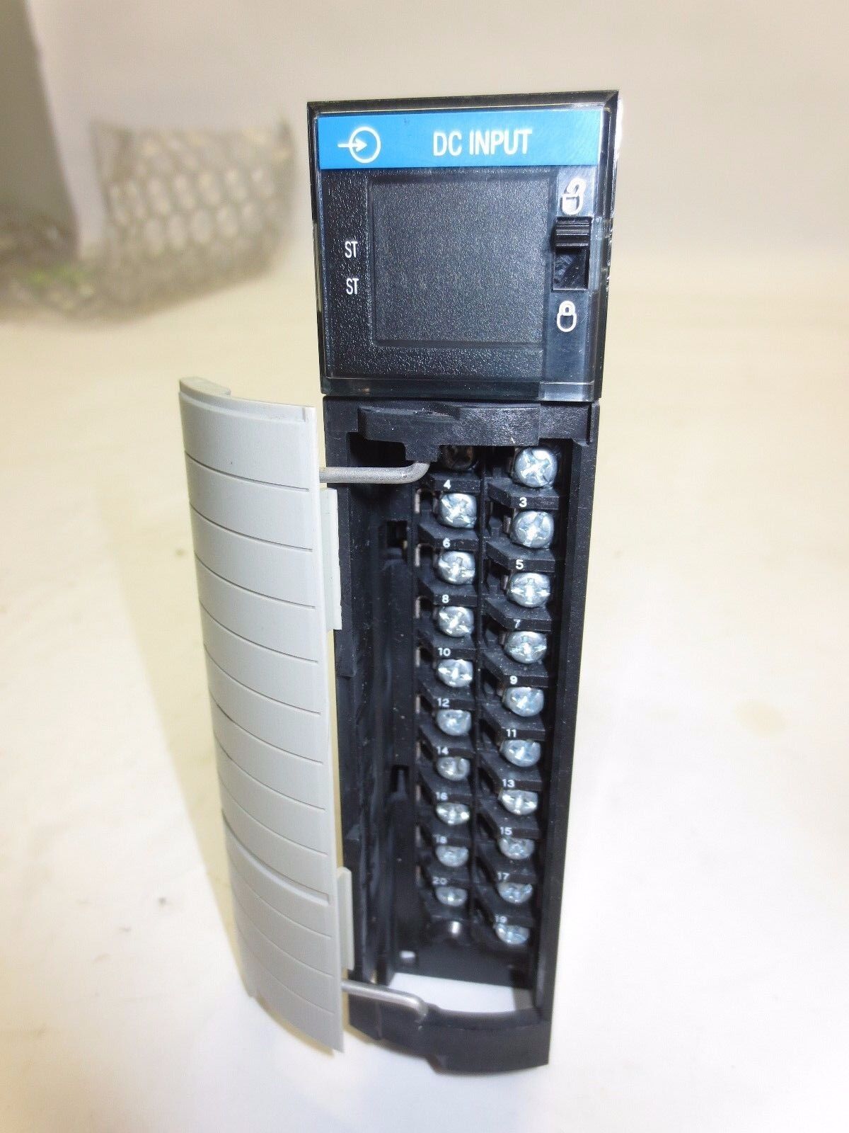 ALLEN-BRADLEY 1756-IV16/A Ser. A CONTROLLOGIX DC INPUT16PT 24VDC SOURCE 10-30VDC