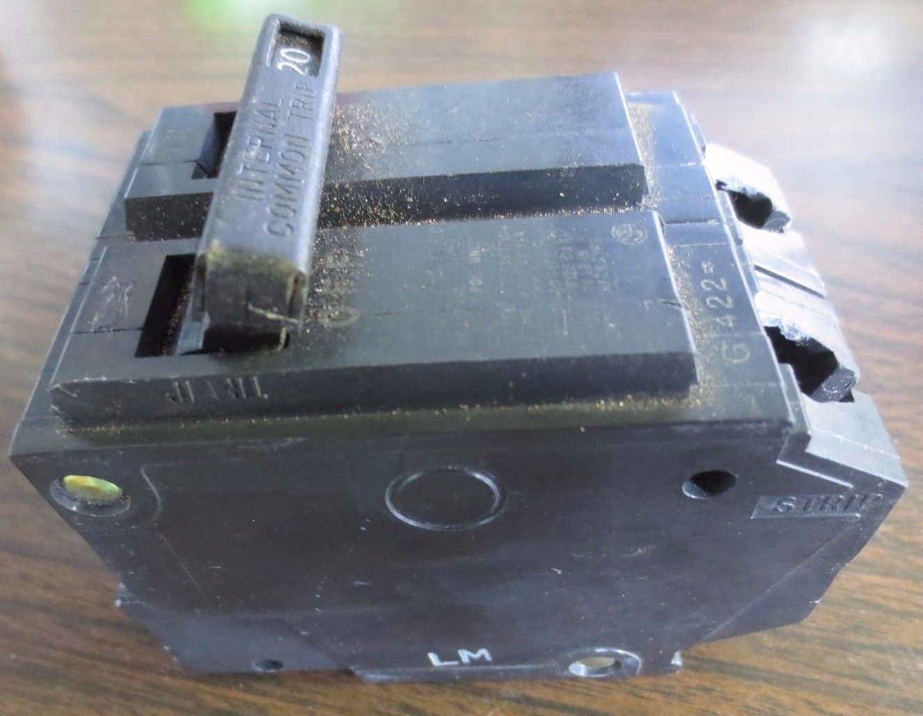 GE THQL2120 Q-LINE CIRCUIT BREAKER COMMON-TRIP - 20A, 120/240V, 2-POLE
