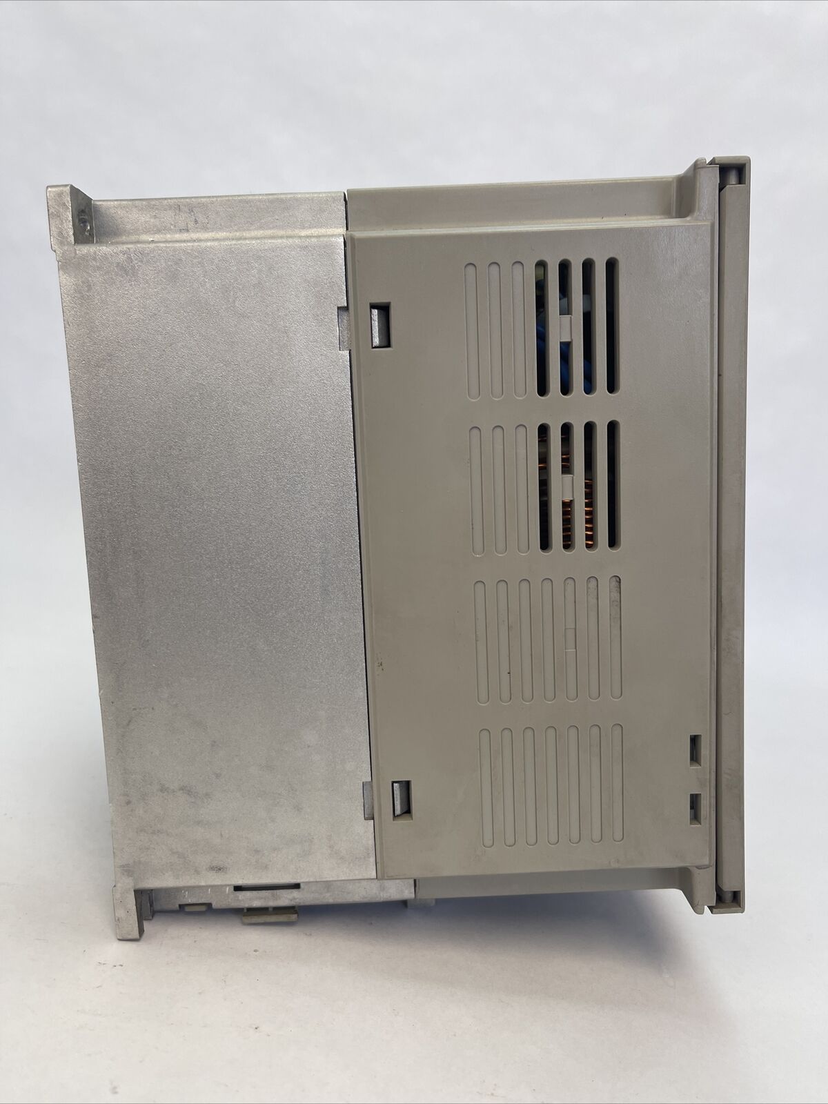 SCHNEIDER ELECTRIC I2TLXM05AD34N4 380/480VAC 3kW LEXIUM 05