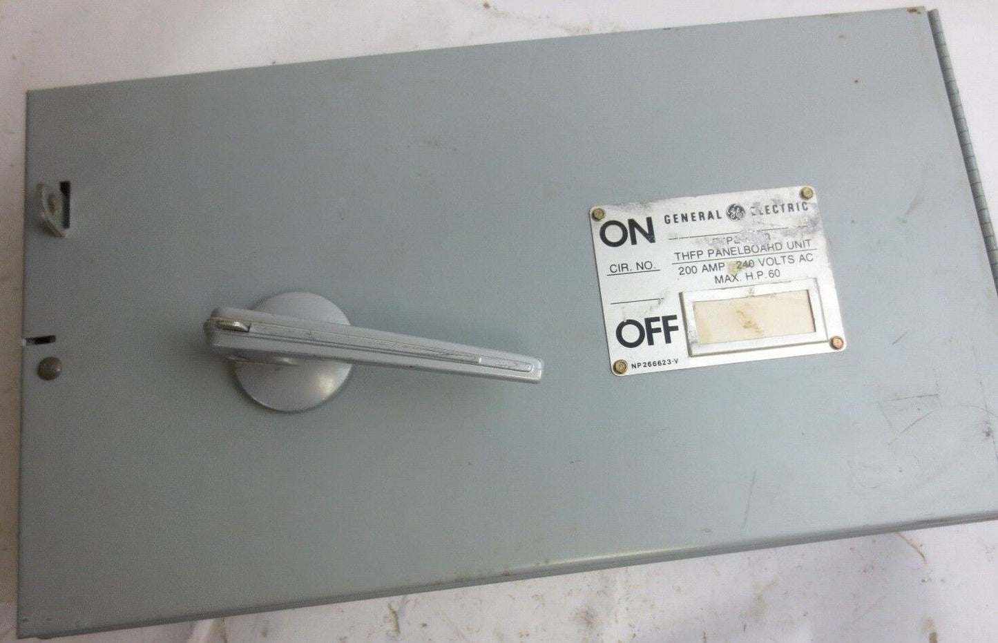 GENERAL ELECTRIC THFP324 FUSIBLE PANELBOARD SWITCH - 240VAC, 200A, 3-POLE