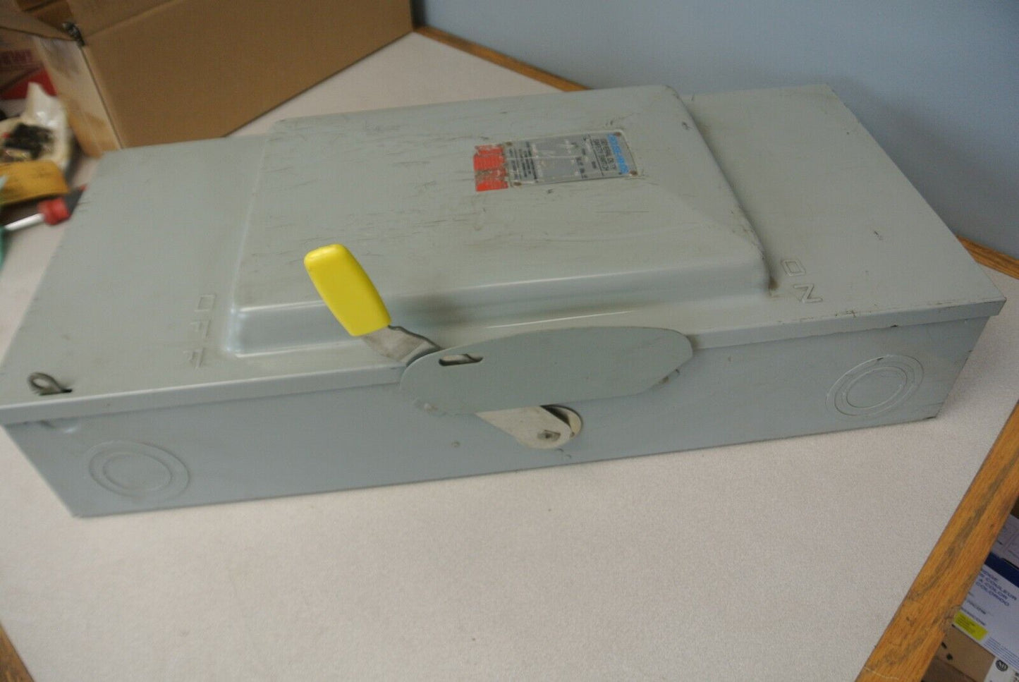 CROUSE-HINDS GH424N GENERAL DUTY FUSIBLE SAFETY SWITCH / 240V / 200A / 60HP MAX
