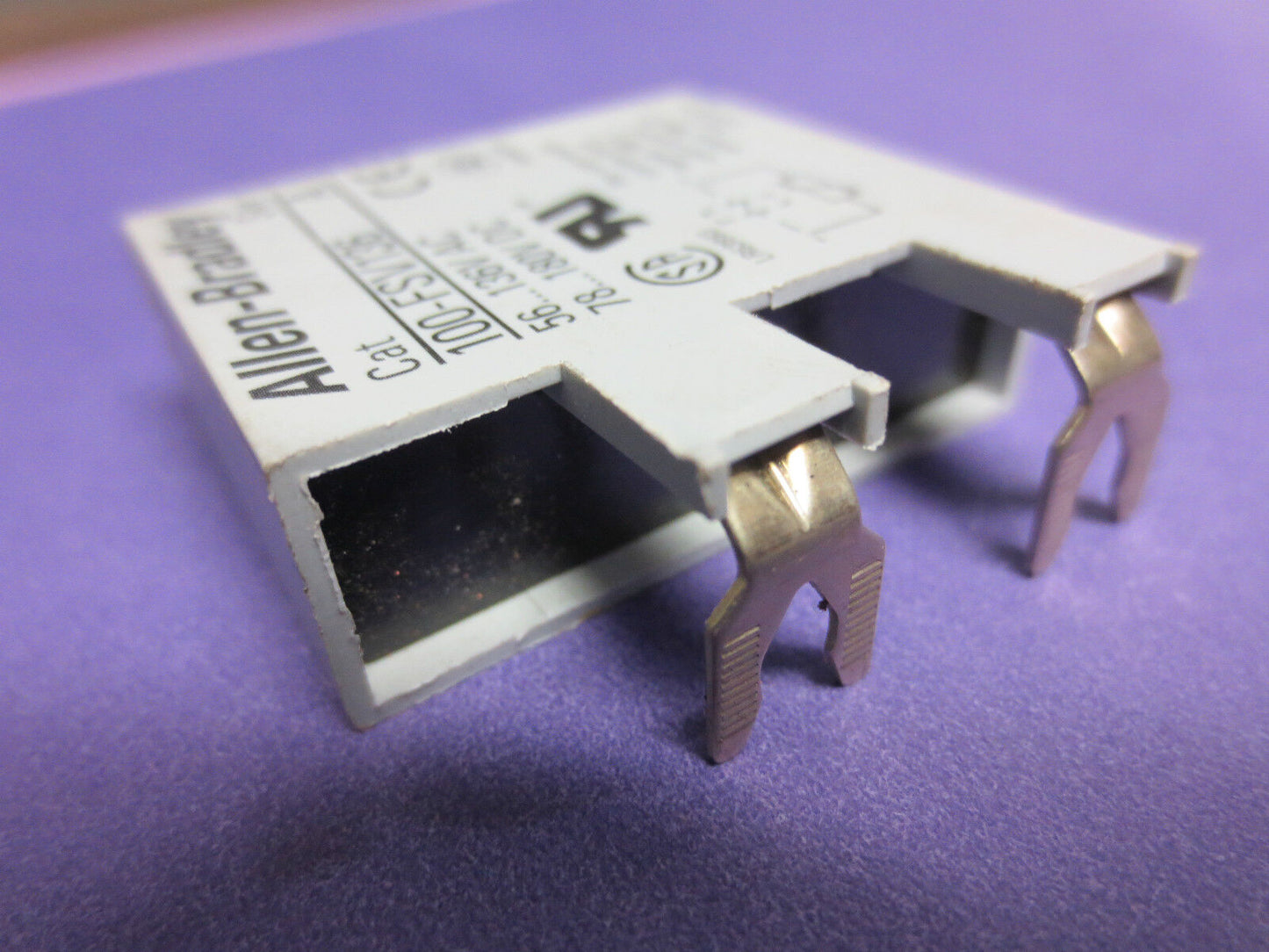 ALLEN BRADLEY 100-FSV136 Ser. A - SURGE SUPPRESSOR