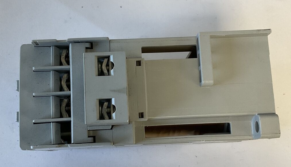 ALLEN BRADLEY 700-CF400D* CONTACTOR SER.A 690V 20A 24VDC