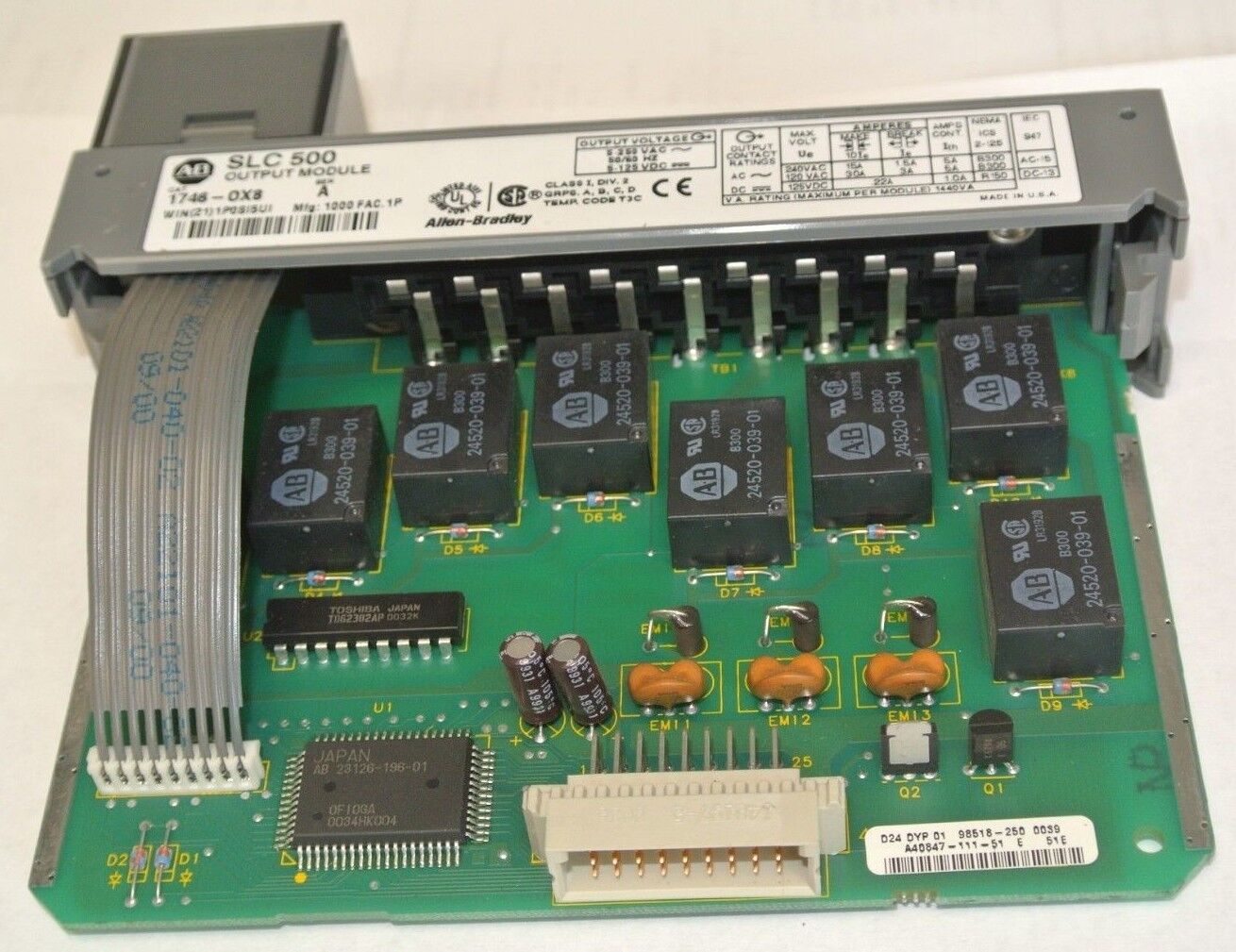 ALLEN-BRADLEY 1746-OX8 Ser. A- SLC500 OUTPUT MODULE 5-250VAC, 5-125VDC NO COVER