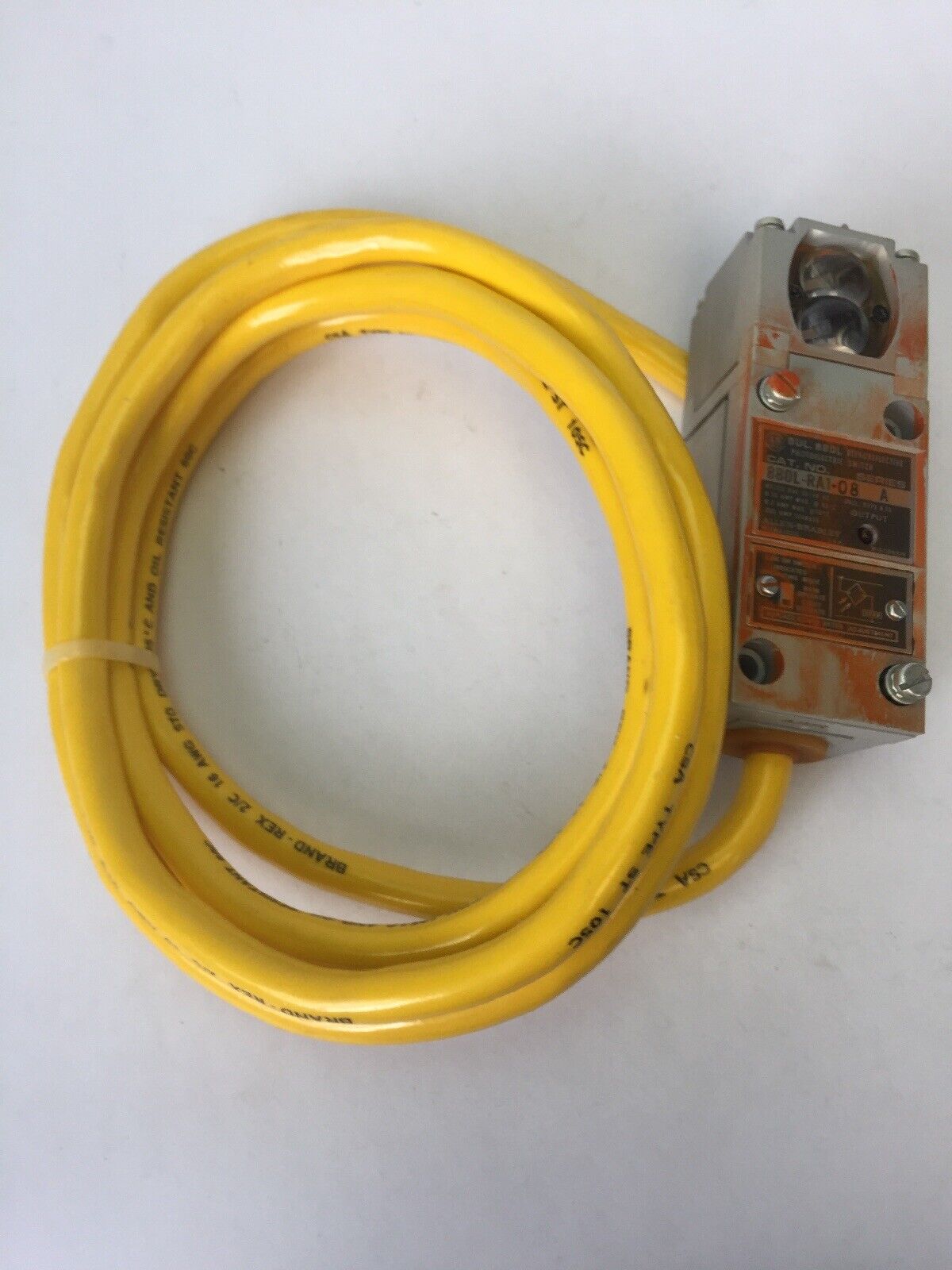 ALLEN BRADLEY 880L-RA1-08 PHOTOELECTRIC SWITCH TYPE RA AC RETRO-REFLECTIVE