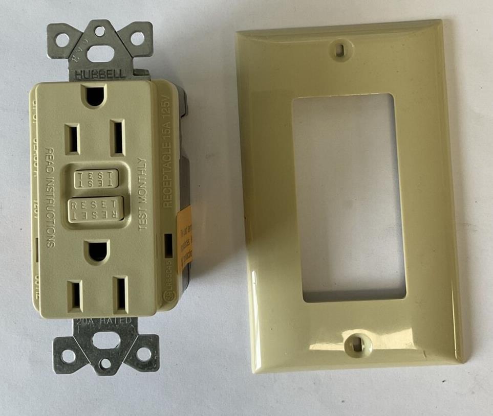 HUBBELL GFR5252IA DUPLEX RECEPTACLE 15A 125V 2POLE 3WIRE ***LOTOF2***
